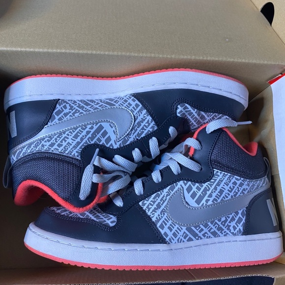 Jordan Mids - Picture 10 of 10